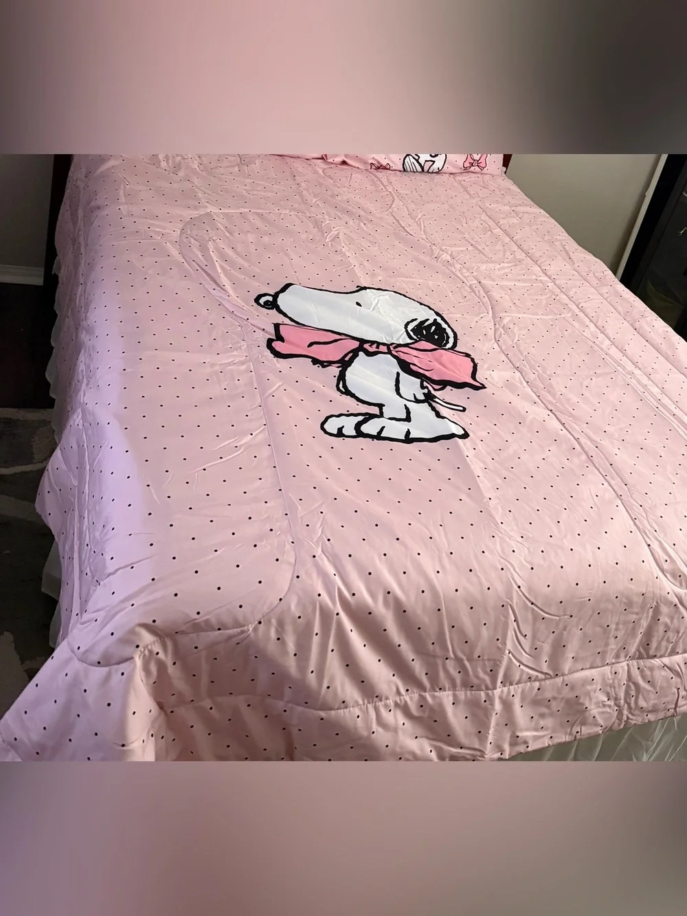 Peanuts Pink Snoopy Comforter with Black Polka Dots